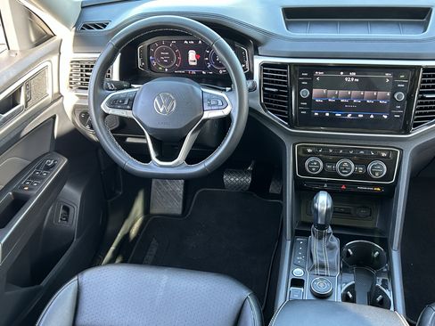 Used 2023 Volkswagen Atlas SE w/ Panoramic Sunroof Package AWD/4WD image 12