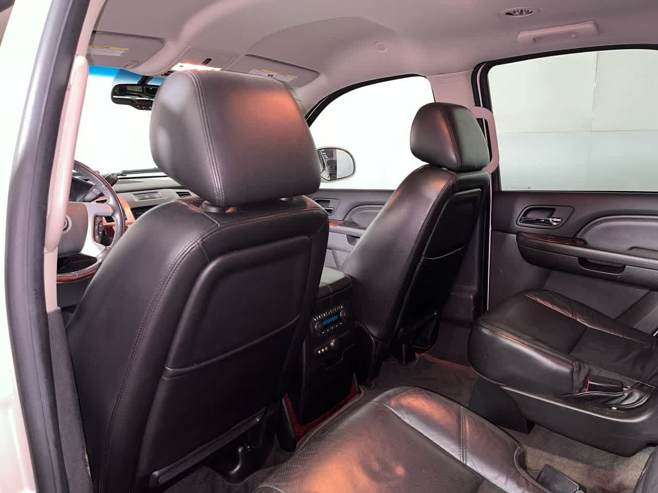 Used 2010 Cadillac Escalade AWD image 25
