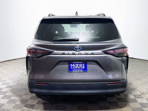 Certified 2024 Toyota Sienna XLE FWD image 7