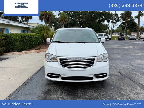 Used 2016 Chrysler Town & Country LX FWD image 2