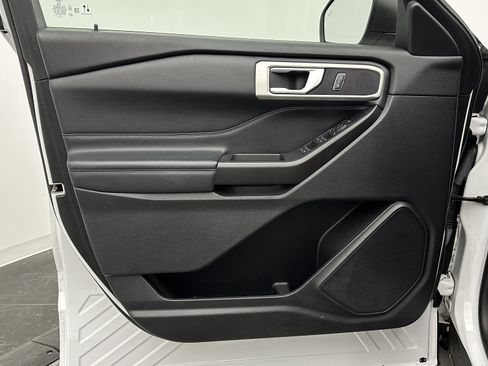 Used 2020 Ford Explorer XLT w/ Equipment Group 202A image 10