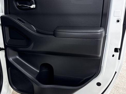 Used 2024 Nissan Frontier SV w/ SV Convenience Package image 24