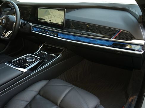 Used 2024 BMW 740i RWD image 11