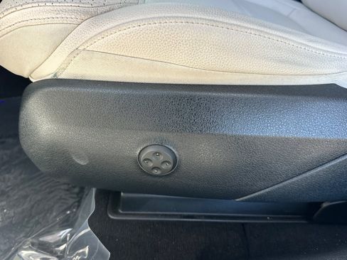 Used 2024 Mercedes-Benz GLC 300 4MATIC image 14