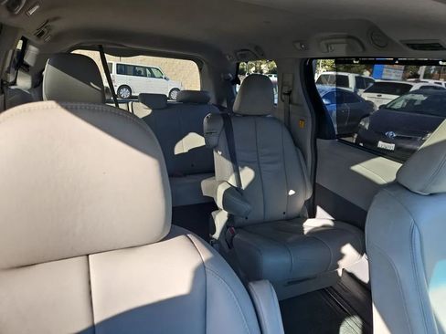 Used 2011 Toyota Sienna XLE image 15