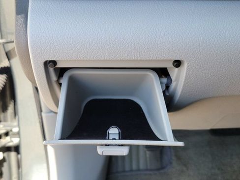Used 2012 Toyota Camry XLE w/ Leather Pkg FWD image 12