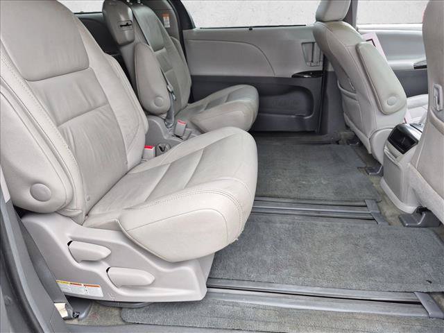 Used 2015 Toyota Sienna XLE FWD image 21