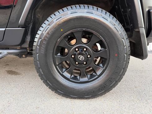 Used 2011 Toyota FJ Cruiser 4WD w/ Upgrade Pkg image 31