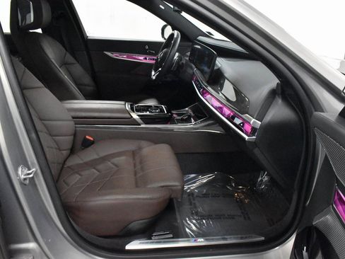 Used 2024 BMW 760i xDrive w/ Executive Package image 12