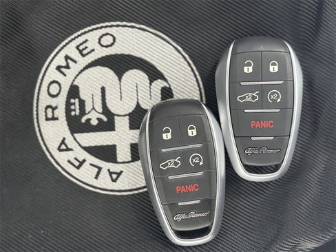 Used 2019 Alfa Romeo Giulia image 59