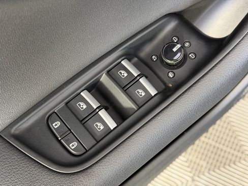 Used 2019 Audi Q8 Prestige w/ Adaptive Chassis Package image 21