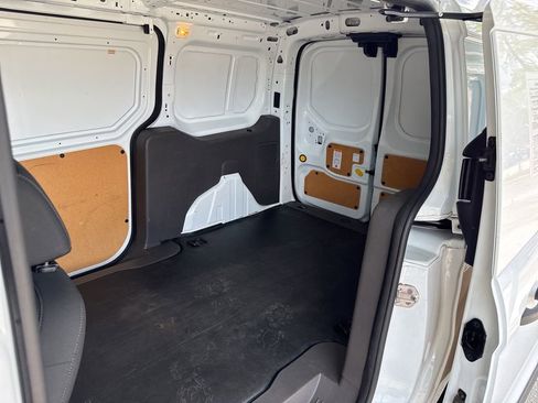 Used 2020 Ford Transit Connect XLT image 9