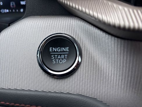 Used 2025 Ford Explorer Active image 25