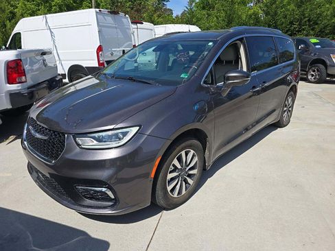 Used 2021 Chrysler Pacifica Touring-L FWD image 1