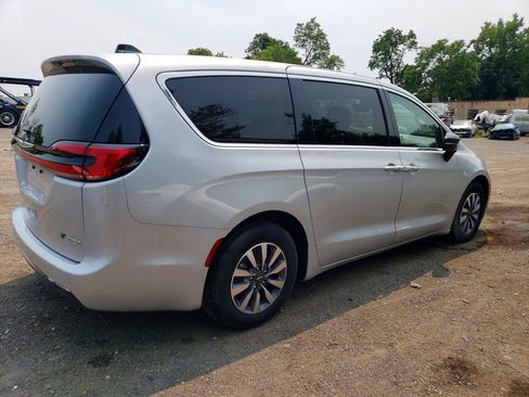 Used 2024 Chrysler Pacifica Limited FWD image 4