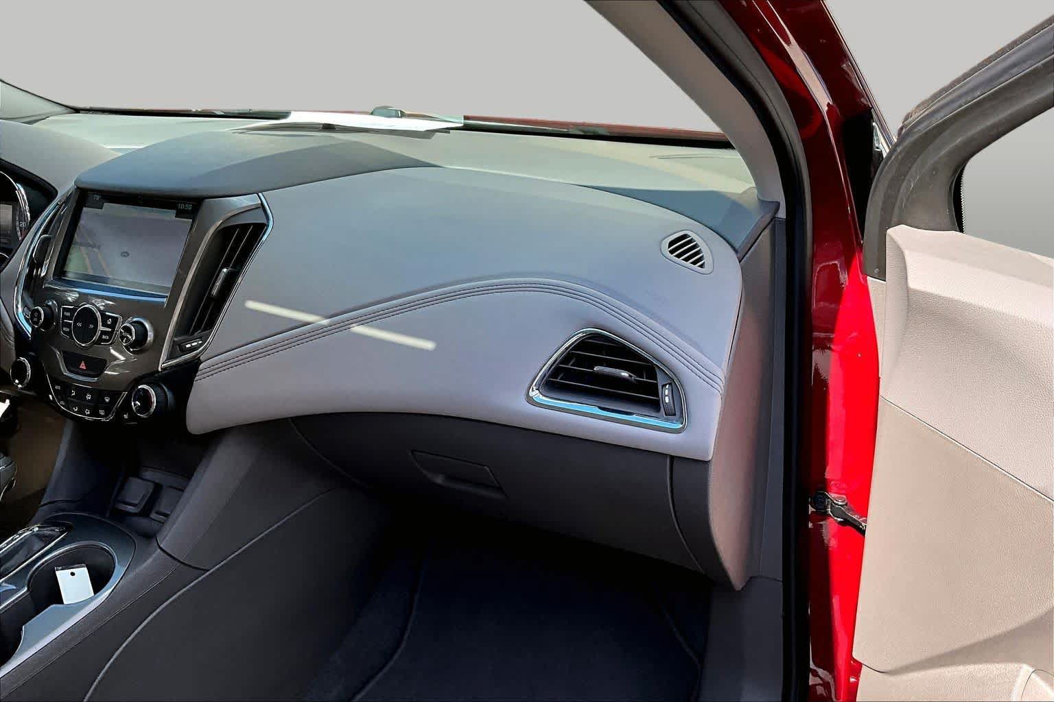 Used 2017 Chevrolet Cruze Premier FWD image 19