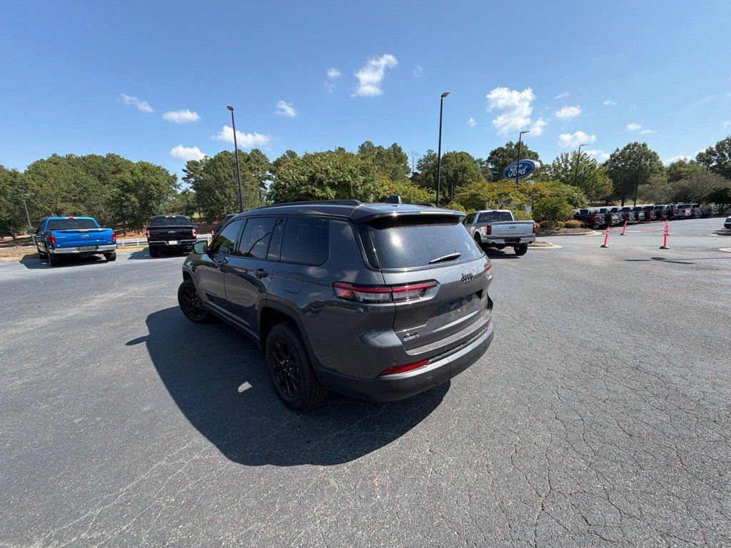 Used 2025 Jeep Grand Cherokee L Altitude AWD/4WD image 21