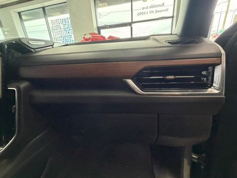 Used 2025 GMC Yukon Denali AWD/4WD image 56