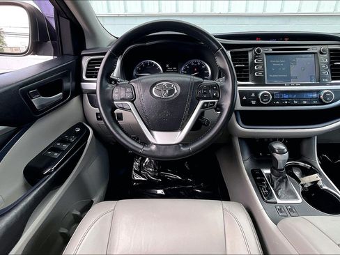 Used 2018 Toyota Highlander XLE AWD/4WD image 6