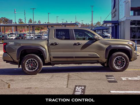 Used 2024 Toyota Tacoma TRD Off-Road image 9