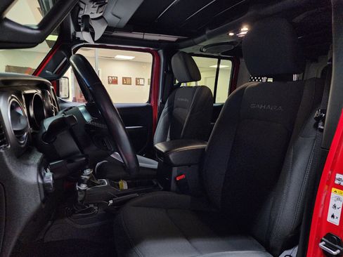 Used 2020 Jeep Wrangler Unlimited Sahara image 15