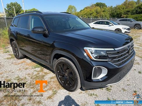 Used 2024 Volkswagen Atlas SE w/ Black Wheel Package FWD image 7