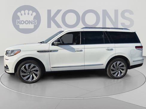 Used 2023 Lincoln Navigator Reserve AWD/4WD image 8