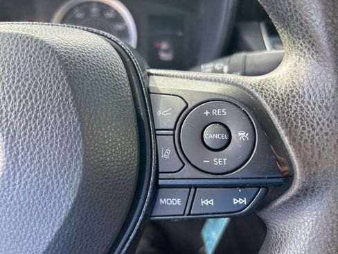 Used 2021 Toyota Corolla LE image 39