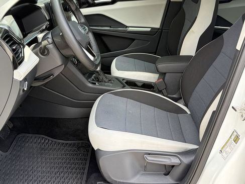 Certified 2025 Volkswagen Taos S FWD image 17