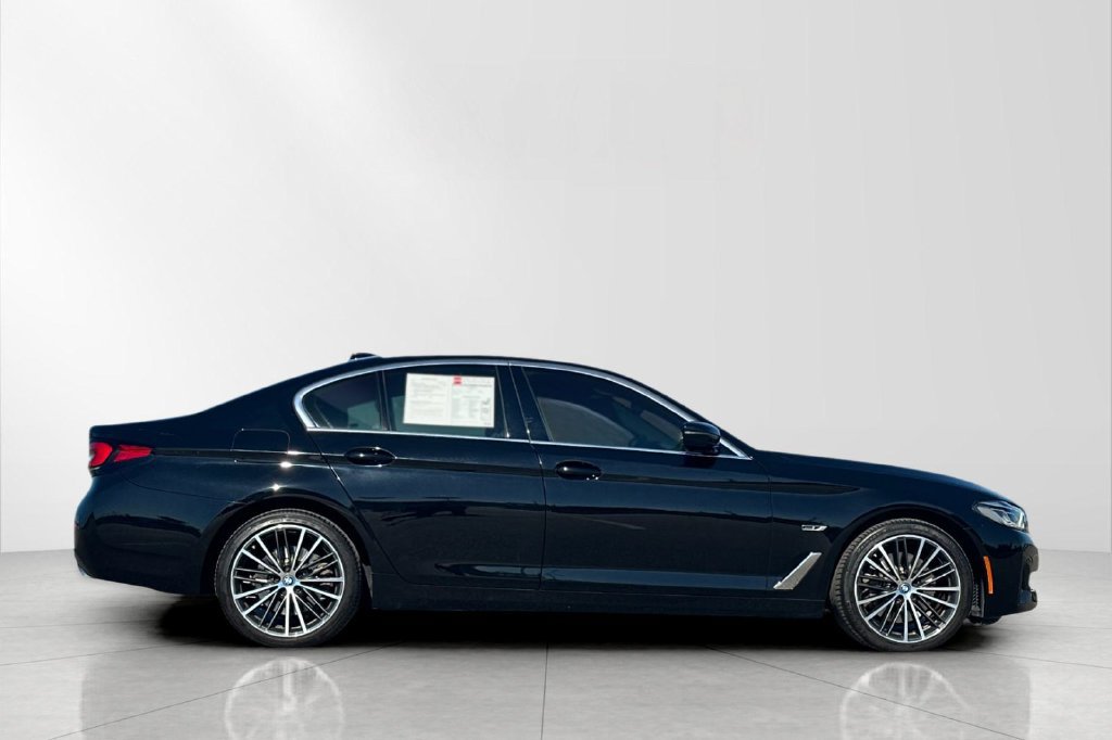 Used 2023 BMW 530e w/ Executive Package RWD image 7