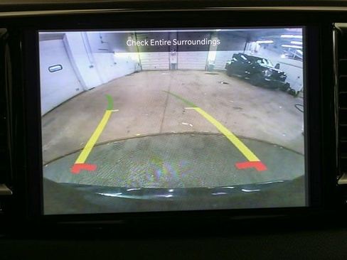 Used 2024 Chrysler Pacifica Touring-L image 25