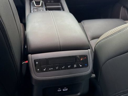 Used 2025 Nissan Pathfinder SL w/ SL Premium Package AWD/4WD image 33