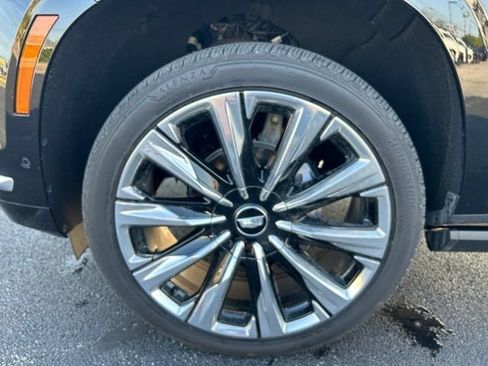 Certified 2026 Cadillac Escalade ESV Platinum Luxury w/ LPO, Floor Liner Package AWD/4WD image 11