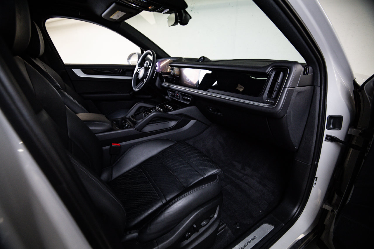 Certified 2024 Porsche Cayenne Coupe AWD/4WD image 28