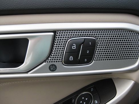 Used 2023 Ford Explorer Limited w/ Equipment Group 301A image 12