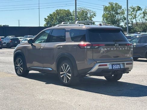 Used 2025 Nissan Pathfinder Platinum AWD/4WD image 7