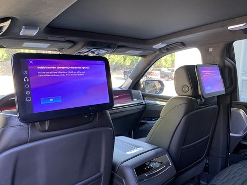 Used 2025 Cadillac Escalade Sport Platinum w/ LPO, Floor Liner Package AWD/4WD image 35