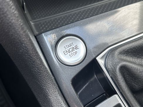 Certified 2023 Volkswagen Tiguan SE w/ Panoramic Sunroof Package image 18