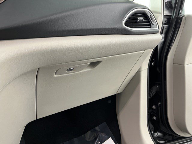 Used 2023 Chrysler Voyager LX FWD image 32