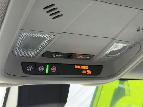 Used 2022 Chevrolet Equinox LT w/ Driver Convenience Package image 35