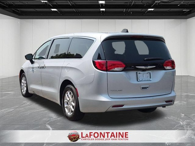 Used 2024 Chrysler Voyager LX FWD image 3