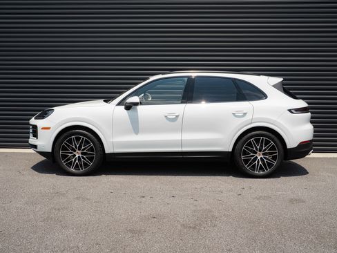 Certified 2026 Porsche Cayenne AWD/4WD image 2