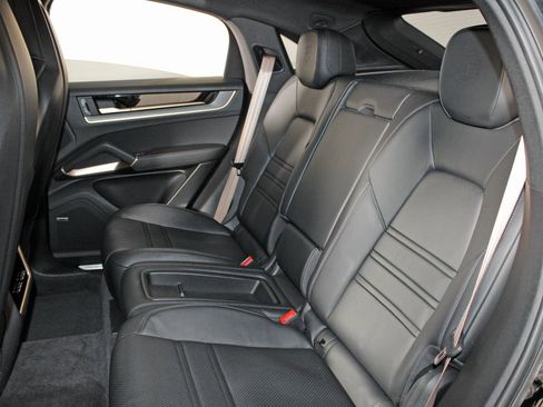 Used 2024 Porsche Cayenne S image 34