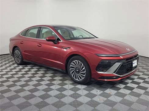 Used 2025 Hyundai Sonata Limited image 12