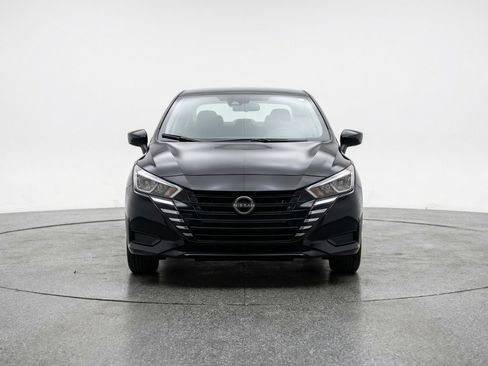 Used 2025 Nissan Versa SV image 2