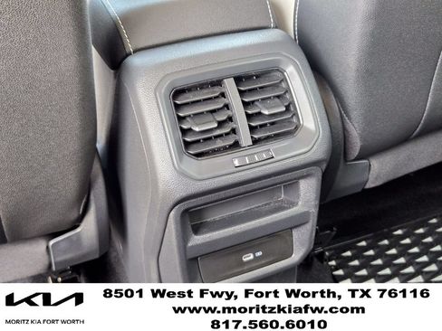 Used 2025 Volkswagen Taos SE FWD image 28