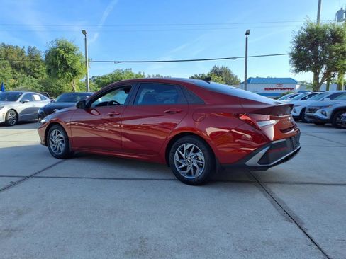 Used 2025 Hyundai Elantra Blue image 22