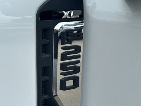 New 2026 Ford F250 XL w/ XL Chrome Package image 28