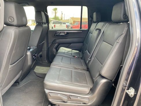 Used 2025 Chevrolet Suburban Z71 AWD/4WD image 8