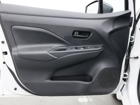 Used 2020 Nissan Versa S FWD image 11
